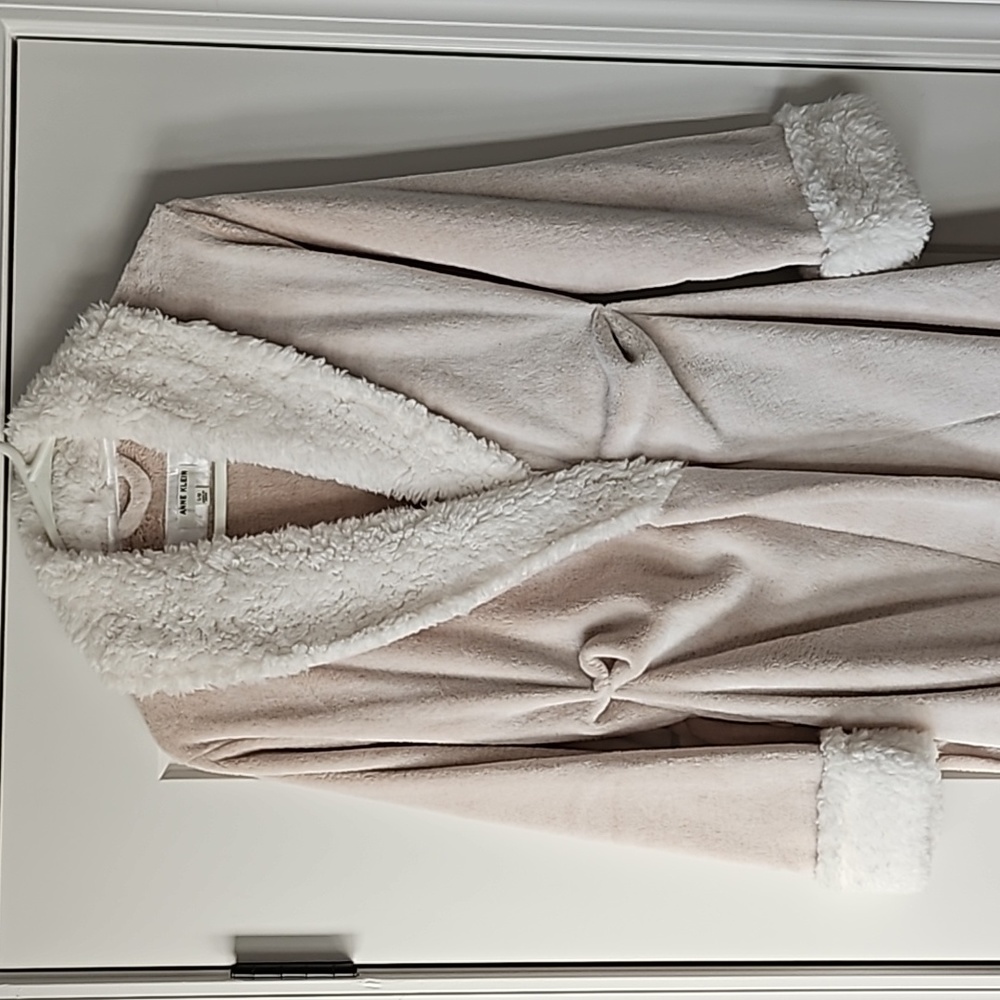 Anne Klein robe. Size S/M. Cream colored.